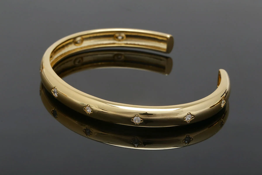 R028-1Piece Cz Bold Bracelet-star Bangle