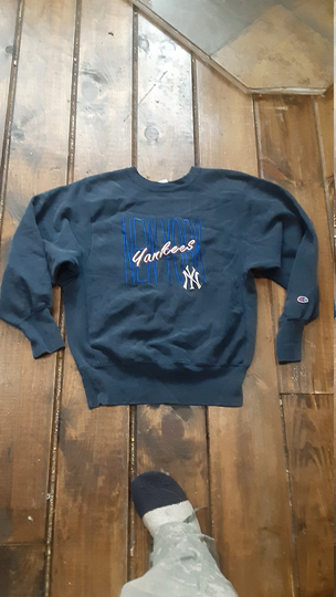 Champion Reverse Weave Vintage Men Medium New York Yankees Used 100 % Cotton 1980 Sweatshirt Crew Wear Shirt Jean Sneaker Pant Jacket