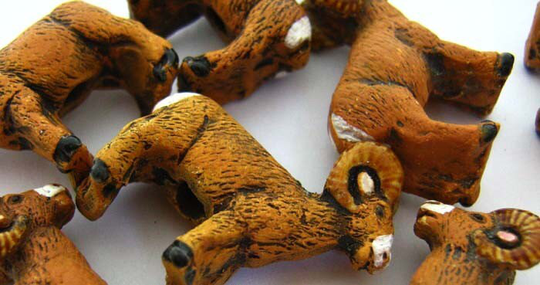 4 Large Tan Ram Beads - Lg619 Peruvian Beads, Ceramic Beads, Animal Horned Animal Wildlife Beads