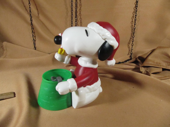 Snoopy With Woodstock, Vintage Christmas Toy, Snoopy Sitting Blowing Bubbles, Christmas Snopy Figurine, Snoopy Plays, Christmas Decoration