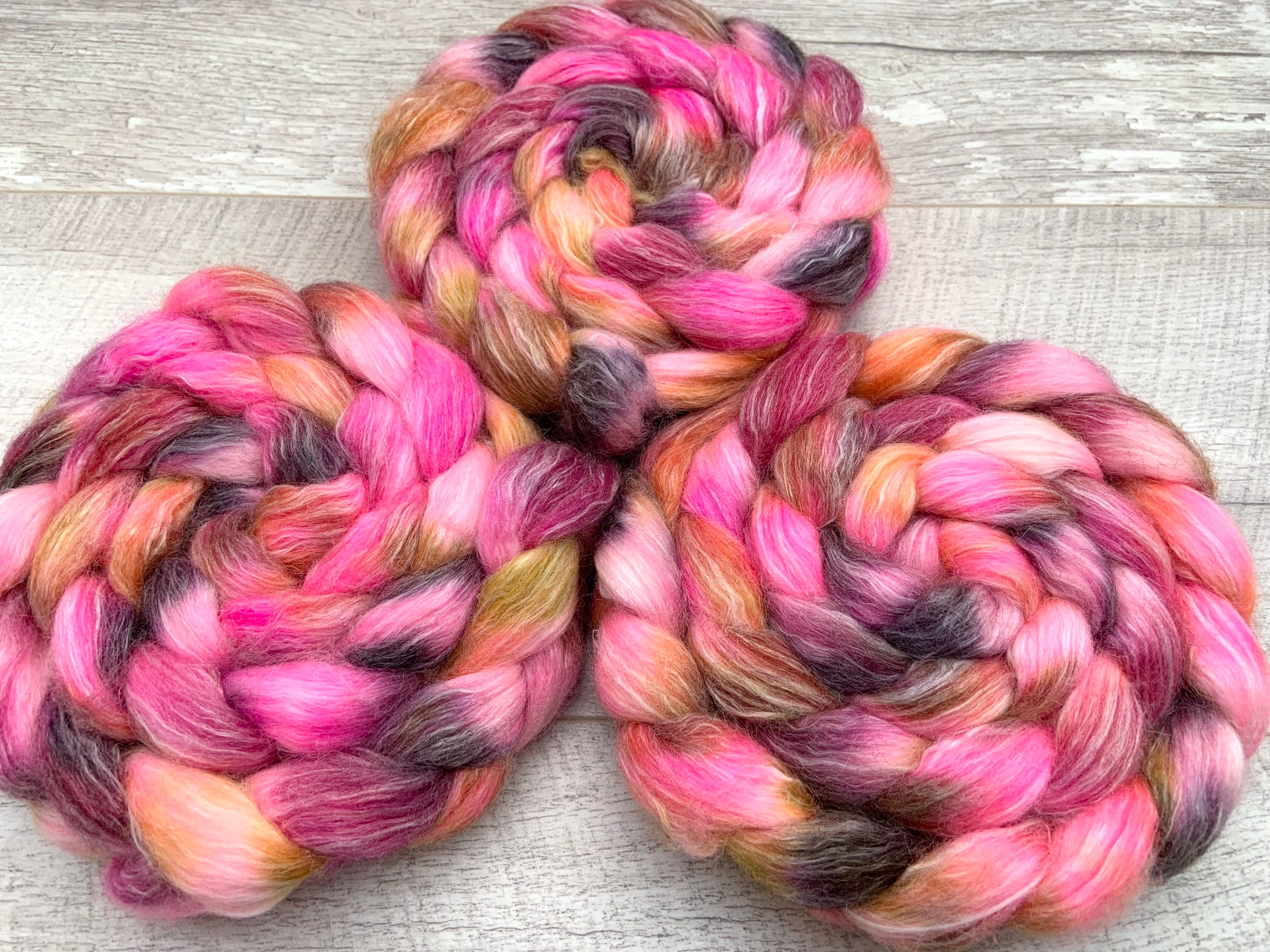 100G Llama Love Fibre Blend Hand Dyed Combed Tops. Uk