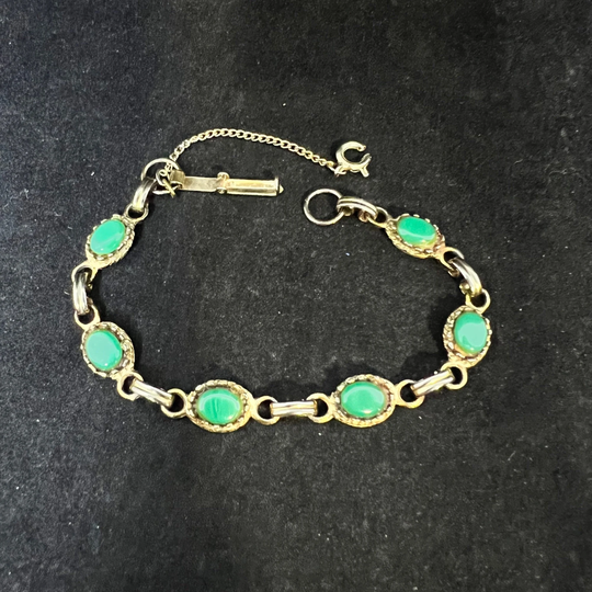 Vintage Lisa Gold Tone Green Stone Bracelet With Safety Clasp | 3125
