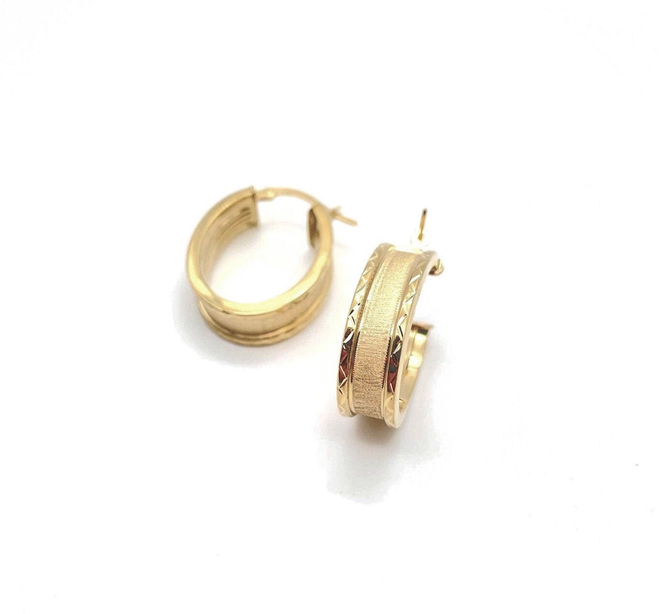 18K Yellow Gold Dainty Oval Earrings Modern Polished & Matte Minimalist Italian Design Gift For Her