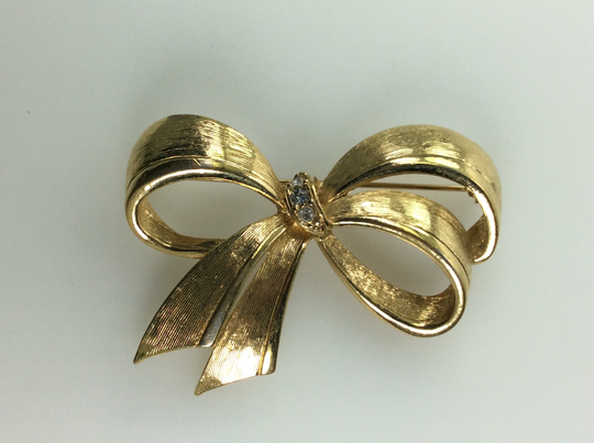 Vintage Avon Pin Brooch Gold Toned Textured Bow Design With Clear Rhinestones Used