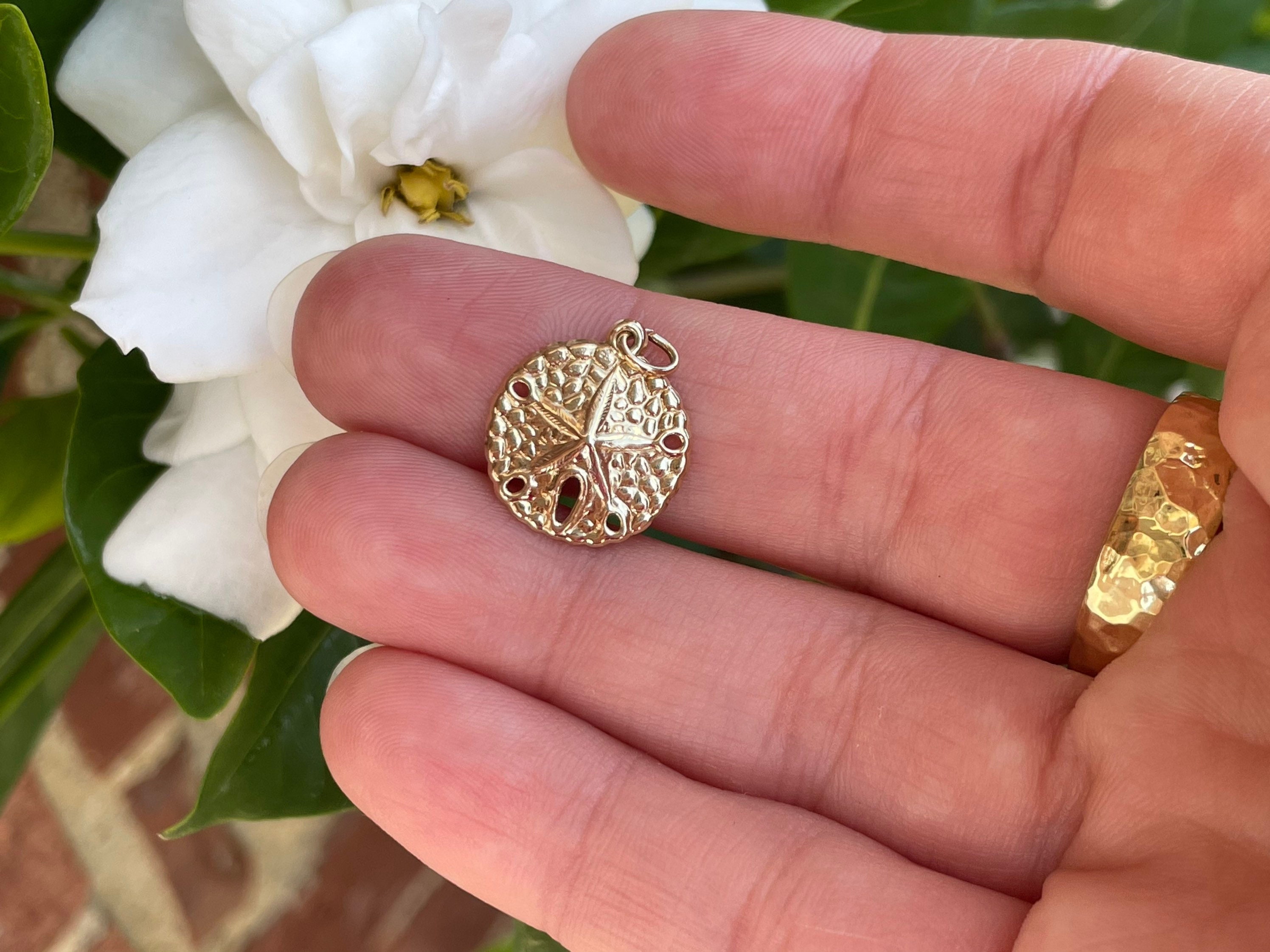 Tiny Sand Dollar Necklace Charm, Dainty 14K Yellow Gold Pendant, Cute Everyday Fine Vintage Estate Jewelry, Gift For Beach Lovers