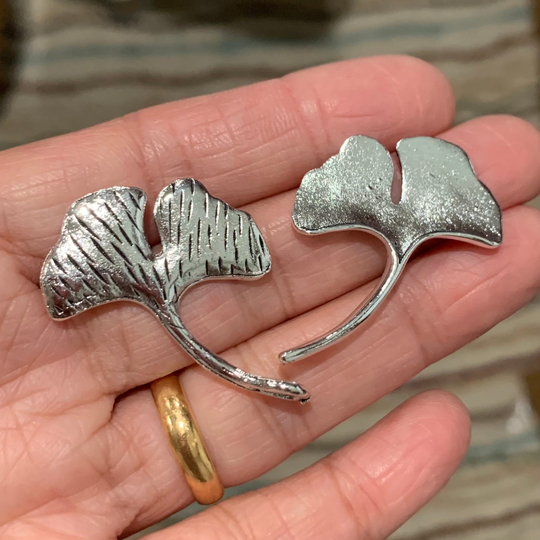 12Pcs Antique Silver Ginkgo Leaf Pendant 32x46x44