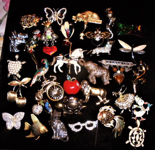 Vintage 31 Pce Figural Brooch Lot Valentine's Day Insects Animals Flowers + Fun Whimsical Enamels Frog Prince & More
