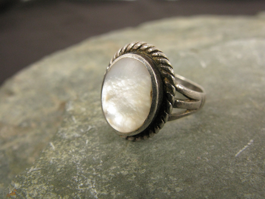 Vintage Southwest Sterling Silver Mother Of Pearl Statement Ring Size 6 1/2