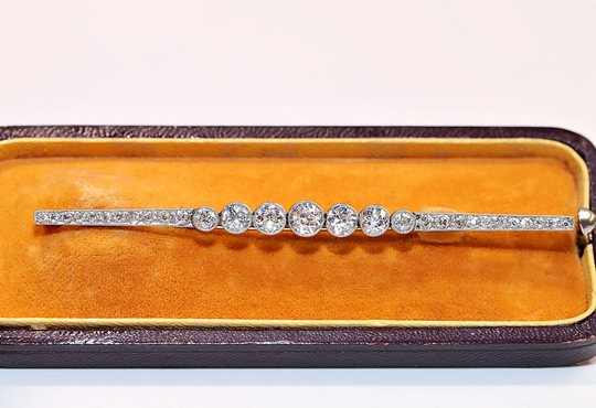Antique Original 18K Gold Victorian Natural Diamond Decorated Amazing Brooch