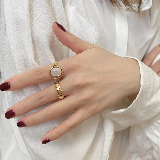 Pearl Signet Ring, Gold White Shell Ring, Dainty Ring, Mother Of Ring, Vintage Ring, Shell Ring