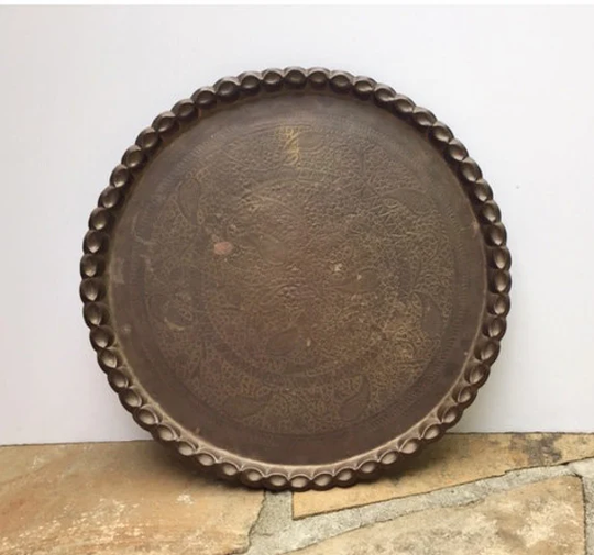 Vintage Brass Table Top 24 "W Pie Crust Tray Large Plant Stand Side Wall Decor Asian Boho Chic Gold Mid Century Charger End