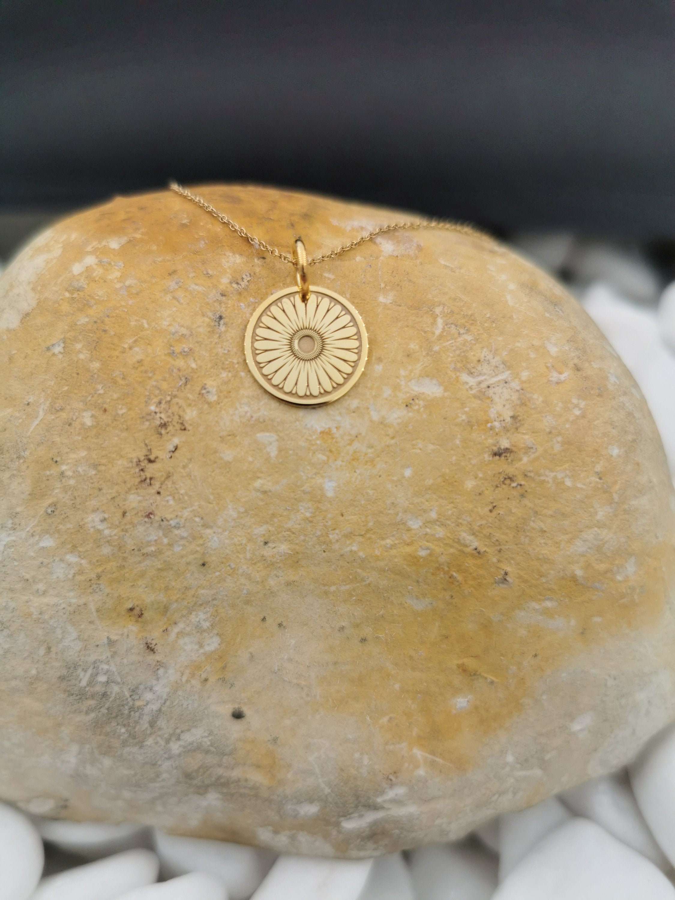 Dainty 14K Solid Gold Daisy Necklace, Personalized Pendant, Flower Necklace