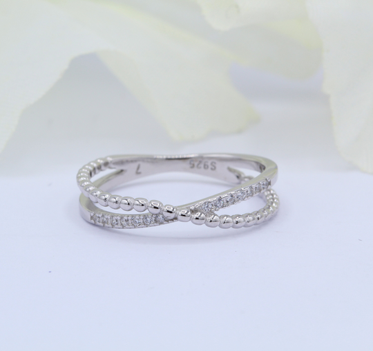 x Crisscross Infinity Band Ring Round Diamond Cz 925 Sterling Silver Beaded Thumb Gift