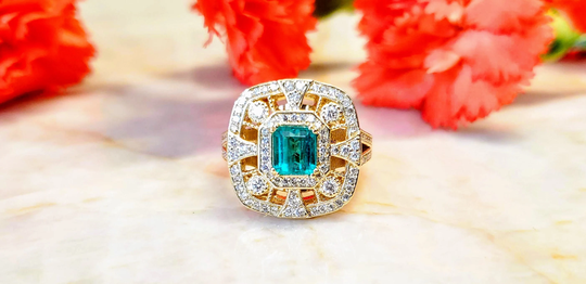 Colombian Emerald & Diamond Ring in 14Kt Yellow Gold
