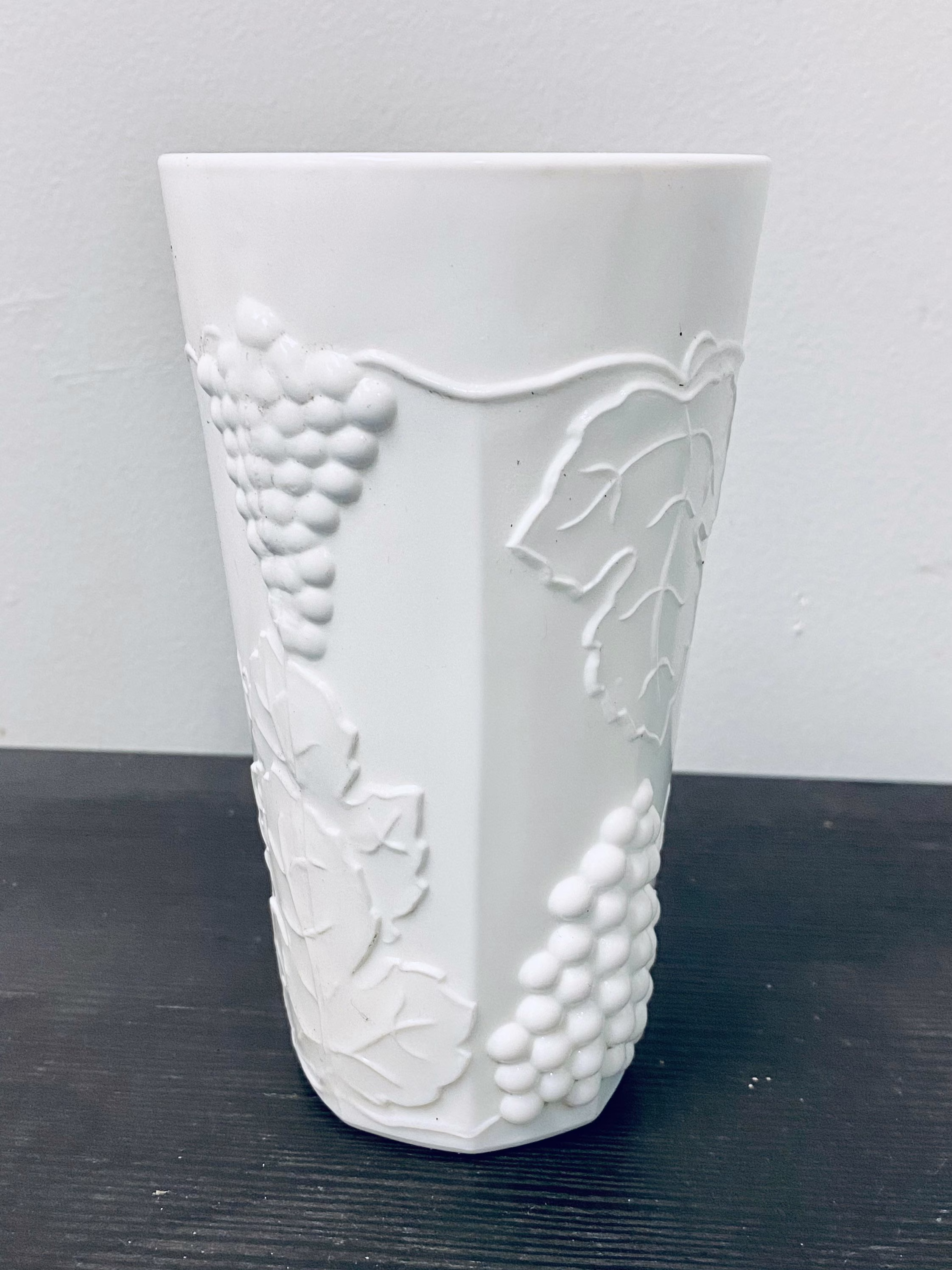 Vintage Colony Harvest Grapes & Leaves 5-3/4" Tall White Milk Glass Tumbler
