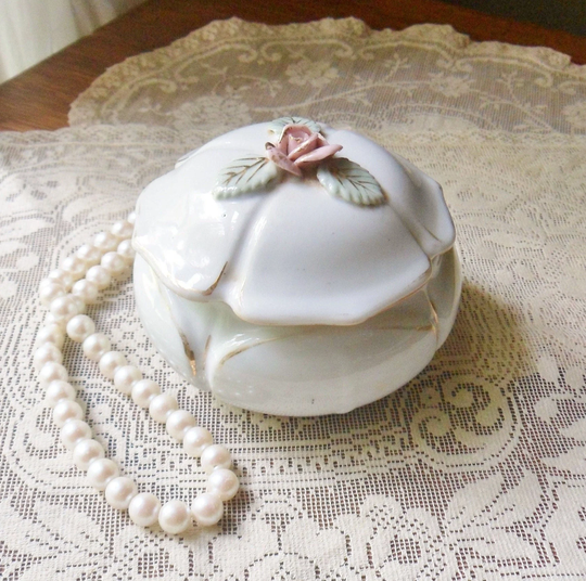 Dogwood Blossom Dresser Box, Vintage Ceramic Trinket Box With Pink Applied Rose, Broken Rose Petals