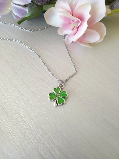 Shamrock Necklace. Dainty Clover