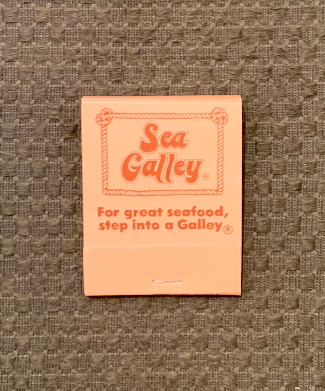Vintage Matchbook, Sea Galley, Seafood, Restaurant, Seattle, Alaska, with 20 Match Sticks, Free Ship in Usa