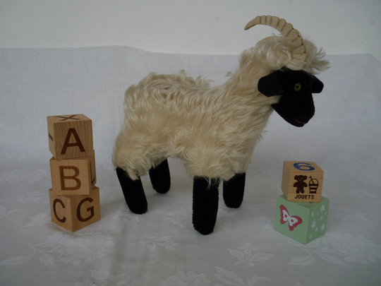 Antique, Steiff, Snucki Ram, Mountain Goat, Glass Eyes, No Ids.8''with Working Squeaker