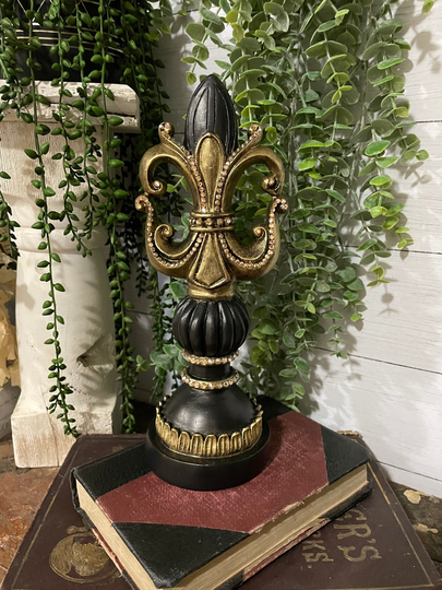Unique Fleur De Lys Statue With Glass Faceted Prisms 10-1/2" Tall