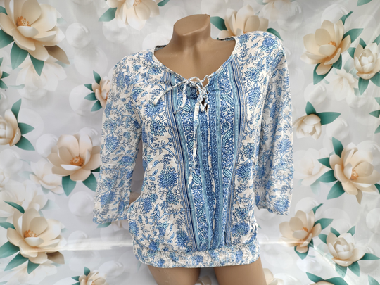 90S Vintage Blue & White Women's Blouse With Delicate Floral Print. 100% Cotton. Size L-xl