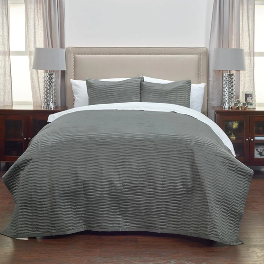 Rizzy Home Parker Grey King Quilt Gray Geometric King Quilt (Blend with Polyester Fill) | QLTBT3038CL001692