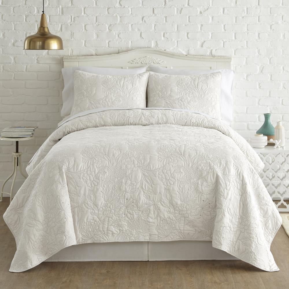 Amrapur Overseas Embroidered floral quilt set White Multi Reversible Queen Quilt (Blend with Cotton Fill) | 3QLCEMBG-WCR-QN