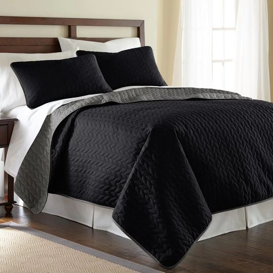 Amrapur Overseas Solid reversible leaf coverlet Multi Abstract Reversible King Bedspread (Blend with Polyester Fill) | 3CVTFLSG-BKG-KG