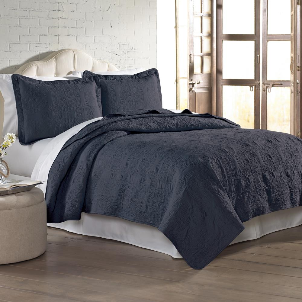 Amrapur Overseas Solid embroidered quilt set Indigo Multi Reversible Twin Quilt (Blend with Polyester Fill) | 3MFSQLTG-IND-TN