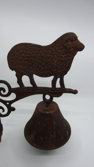 Charming Vintage Rusty Cast Iron Door Bell With Sheep/Ram Figure Loud But Soft Sound Rustic Style Outdoor Ornament Farmhouse Decoration