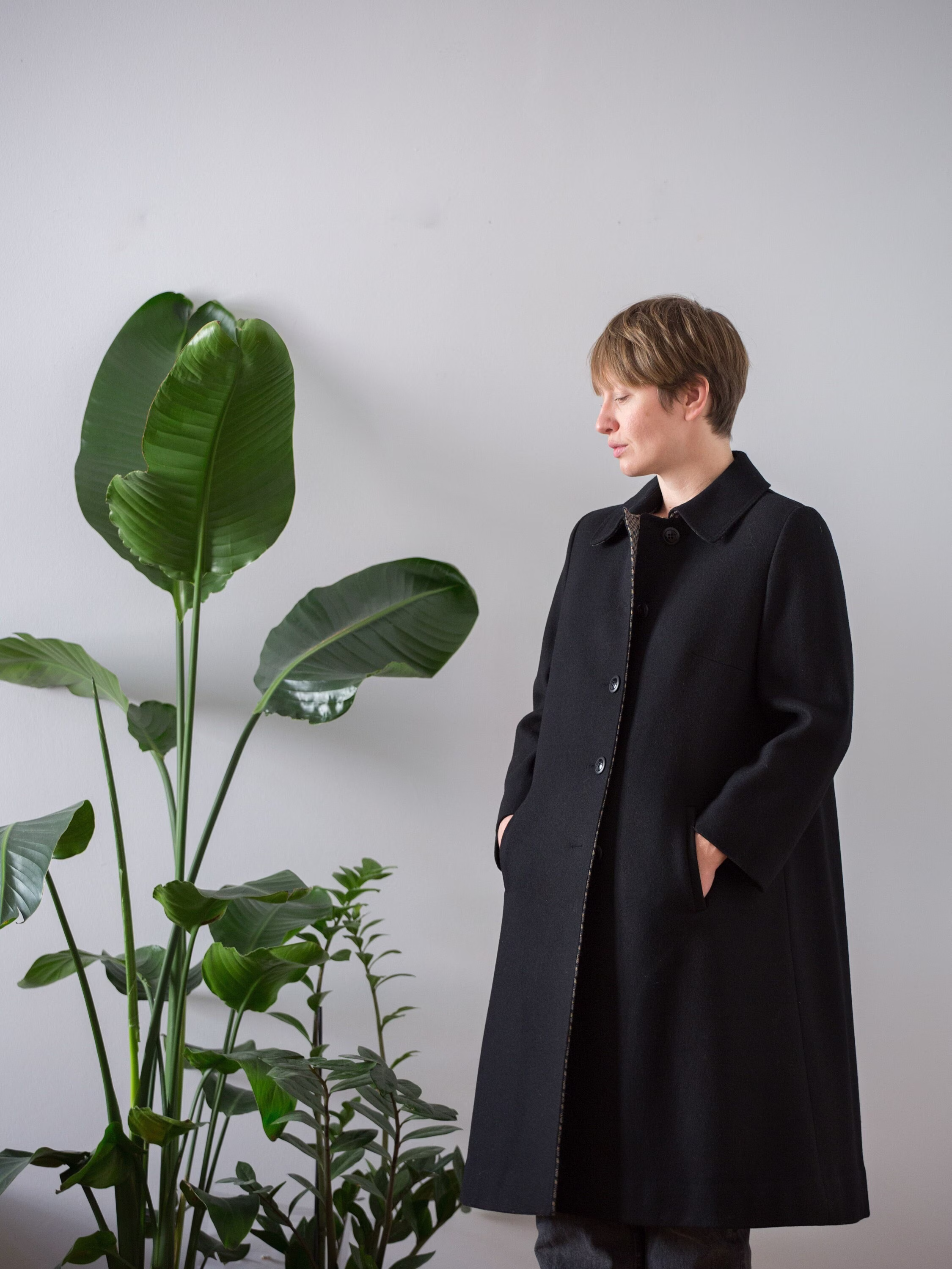 Vintage Minimalist Wool Blend Car Coat in Black With Houndstooth Detail For Women | Size S - M A Line Midi Overcoat/Outerwear Nvs151