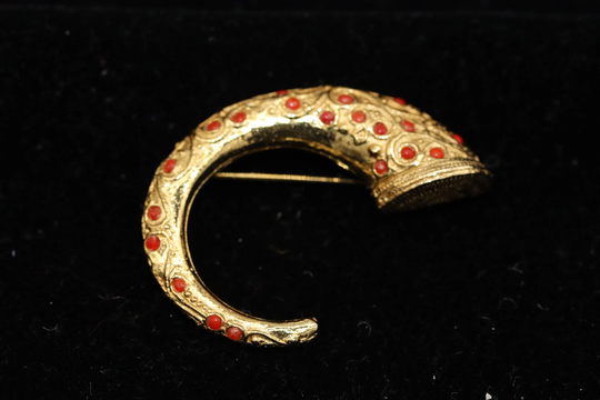 Vintage Signed De Nicola Cornucopia Or Rams Horn Brooch Pin Orange Cabochons