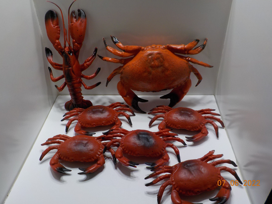 Vintage Plastic Crab Crabs & Lobster | 35 Great Decoration For Your Fest, Luau, Or Seafood Restaurant Decorations