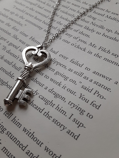 Sale Beautiful Heart Shaped Skeleton Key Necklace in Silver Or Antique Bronze