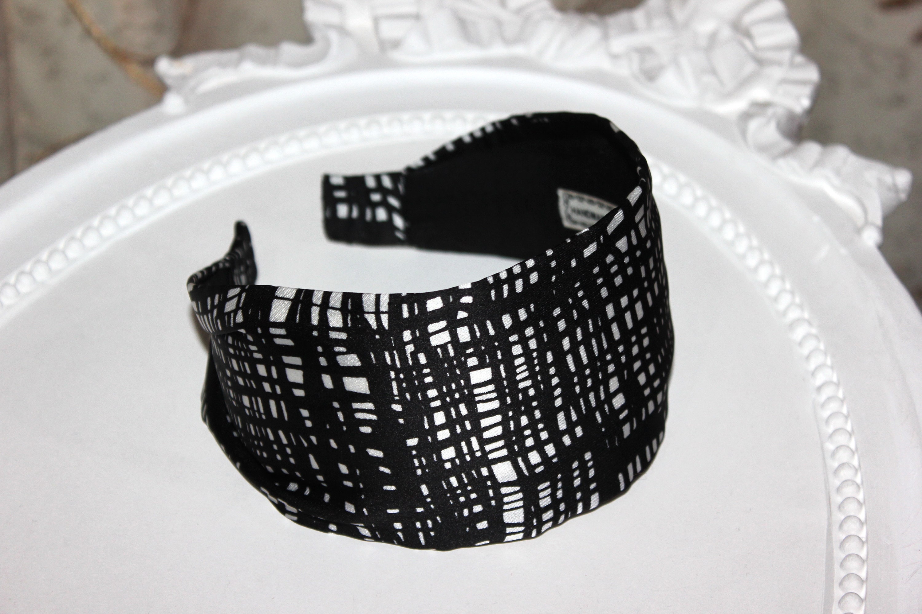 Headbands For Women Silk Blend Satin Black & White Head Scarf With Abstract Pattern Fashion Hairband Comfy Short Hair Accessory