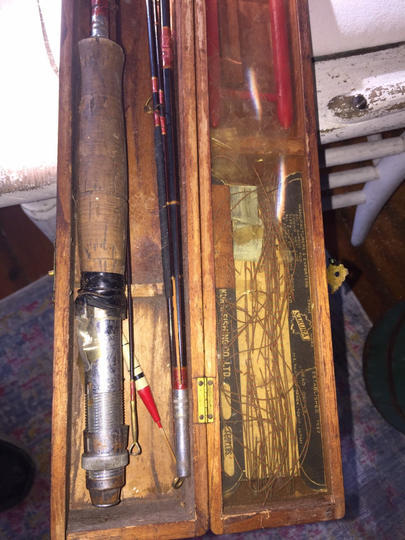 Antique Fishing Pole, Accessories & Wooden Carrying Case, Great Decoration For Cabin Or Lodge