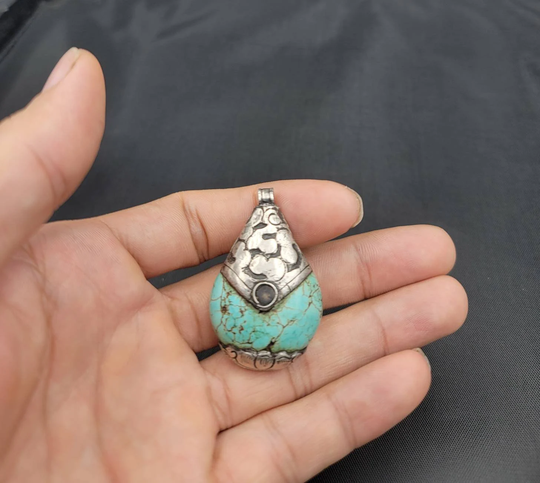 Beautiful Antique Silver Tibeten Turquoise Stone Pendant