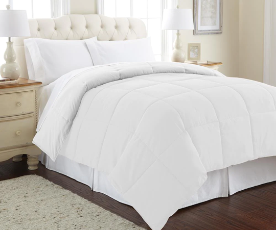 Amrapur Overseas Reversible down alternative comforter White Abstract Reversible King Comforter (Blend with Polyester Fill) | 2DWNCMFG-WHT-KG