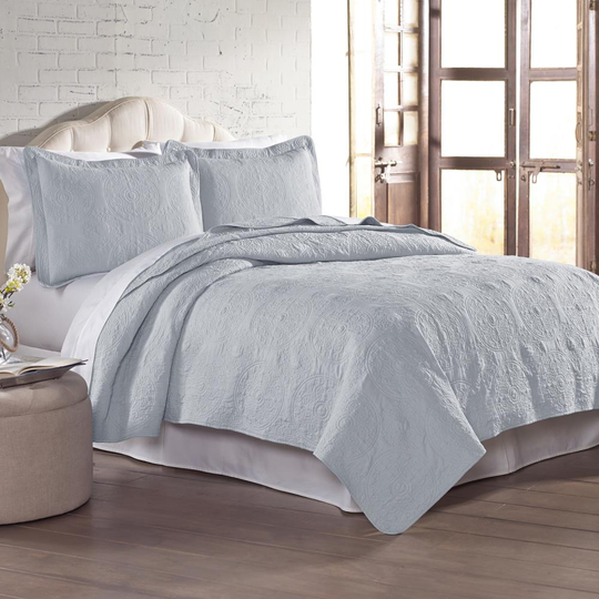 Amrapur Overseas Solid embroidered quilt set Silver Abstract Reversible Full/Queen Quilt (Blend with Polyester Fill) | 3MFSQLTG-SLT-FQ