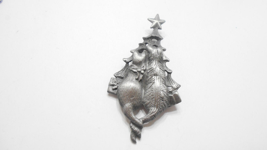 Vintage Ajc Lovebird Cats Brooch Watching A Christmas Tree | 4174