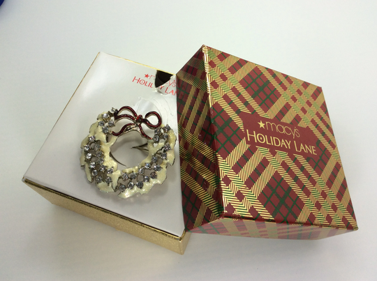 Vintage Macy's Holiday Lane Pin Brooch Gold Toned Christmas Wreath With Bow White Sparkly Red Enamel & Clear Rhinestones New Old Stock