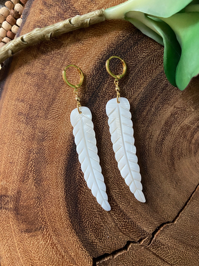 Mother Of Pearl Feather Earrings/Shell Gold Carved Bohemian Dangle