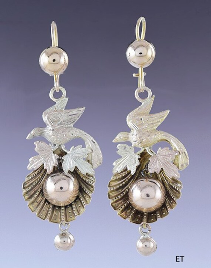 C1850S Lovely Pair Victorian Multi Color Gold Scallop Shell Earrings