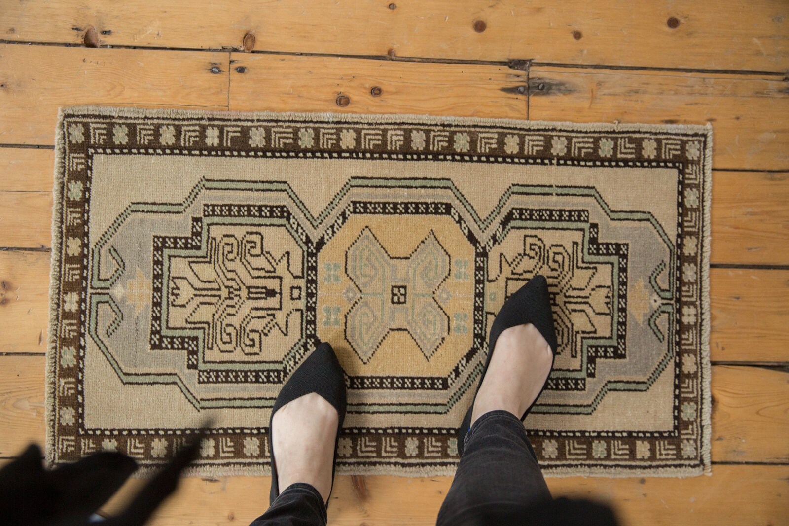 1.5x3 Vintage Distressed Oushak Rug Mat