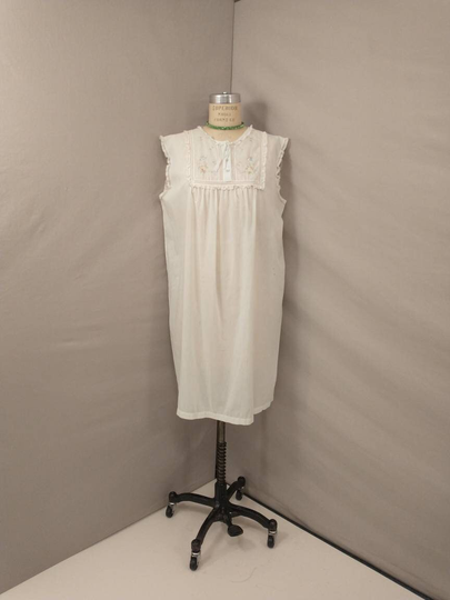 Barbizon Old Fashioned Cotton Blend Batiste Nightgown Pale Green Embroidered Sleeveless Below Knee Length Vintage 80's Made in USA Szmrkl