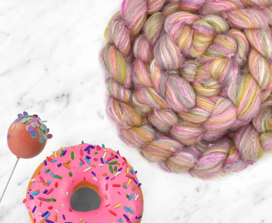 New 2 Ozs "Sprinkly Winkley" Wool Blended Merino & Glitter Roving, Felting Spinning, Weaving, Supplies, Art