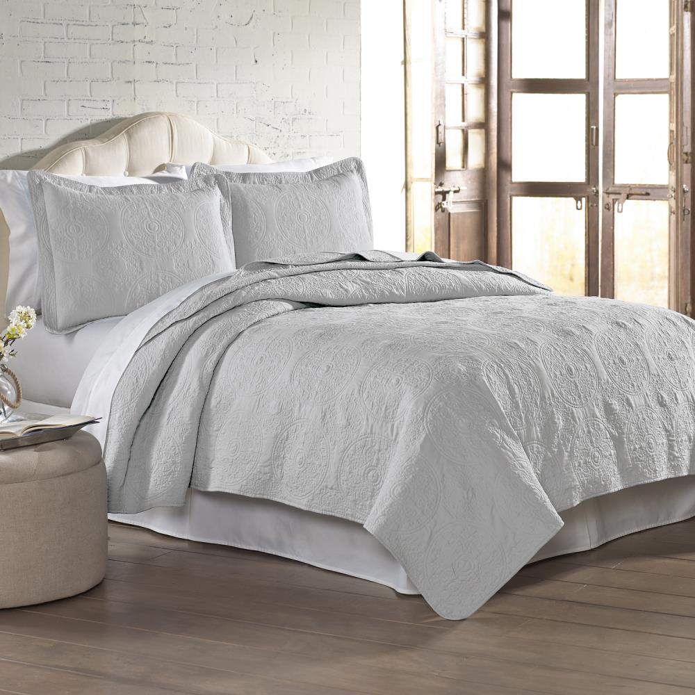 Amrapur Overseas Solid Embroidered Quilt Set Silver Multi Reversible King Quilt (Blend with Polyester Fill) | 3MFSQLTG-SIL-KG