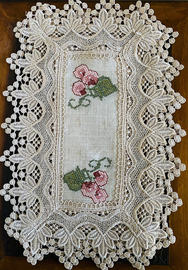 Amt Elegant Vintage Venice Lace With Cross Stitch Fruit Design Embroidered Linen Placemats Beige | 11 X 17" Oblong