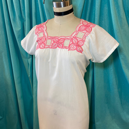 1960S/1970S B44 White Poly Cotton Short Sleeve Pink Embroidered Floral Square Neckline Back A-Line Shift Peasant Dress