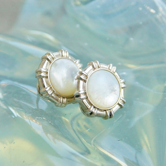 Vintage 925 Mother Of Pearl Stud Earrings, Iridescent White Shell in Round Sterling Silver Setting, Lever Back 3/4" Diameter